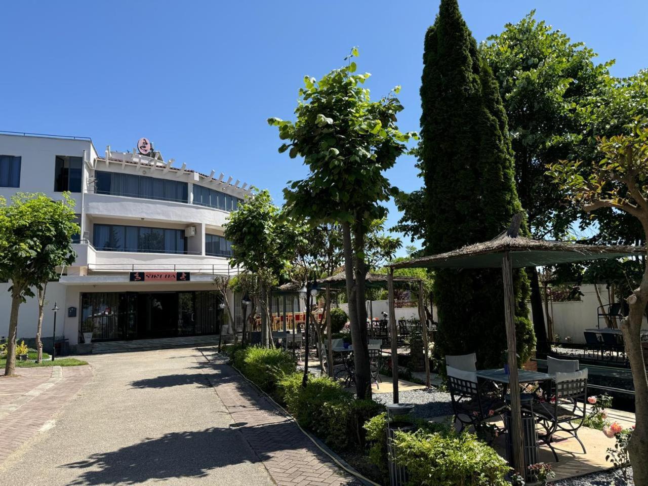 Sirena Hotel Tushemisht Exteriér fotografie