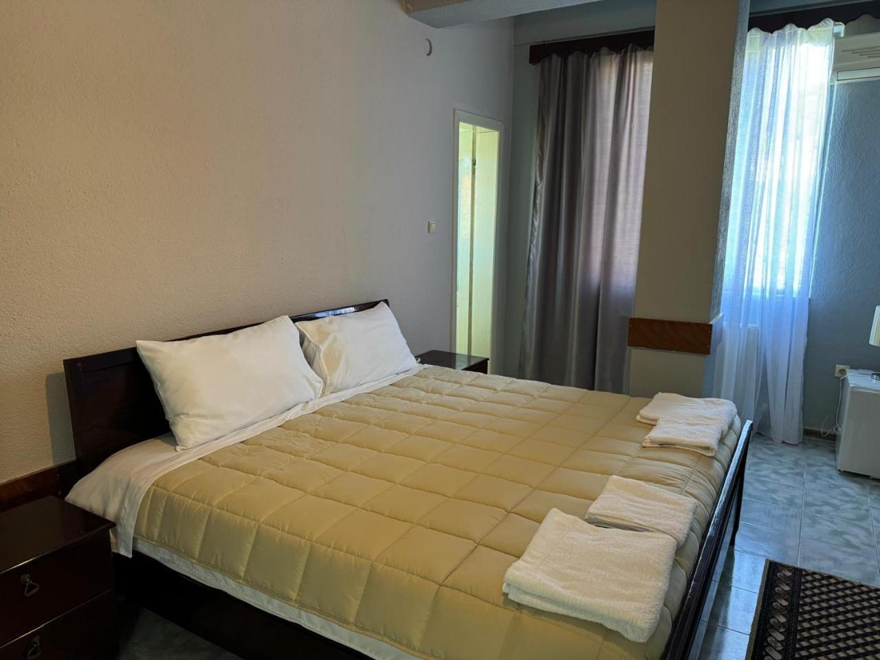 Sirena Hotel Tushemisht Exteriér fotografie