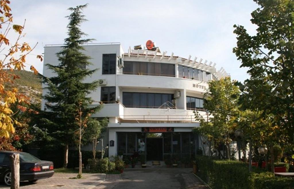 Sirena Hotel Tushemisht Exteriér fotografie